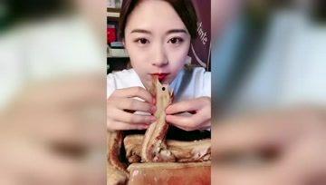 中年少女娱乐吃瓜酱,从少女到“中年少女”，她的人生轨迹与角色转变
