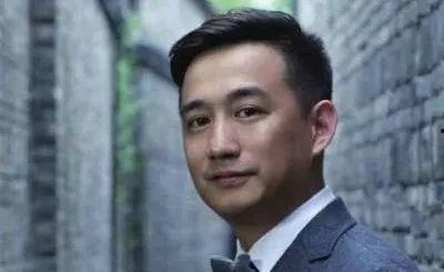 娱乐君吃瓜黄磊是谁啊,娱乐圈的多面手与生活点滴